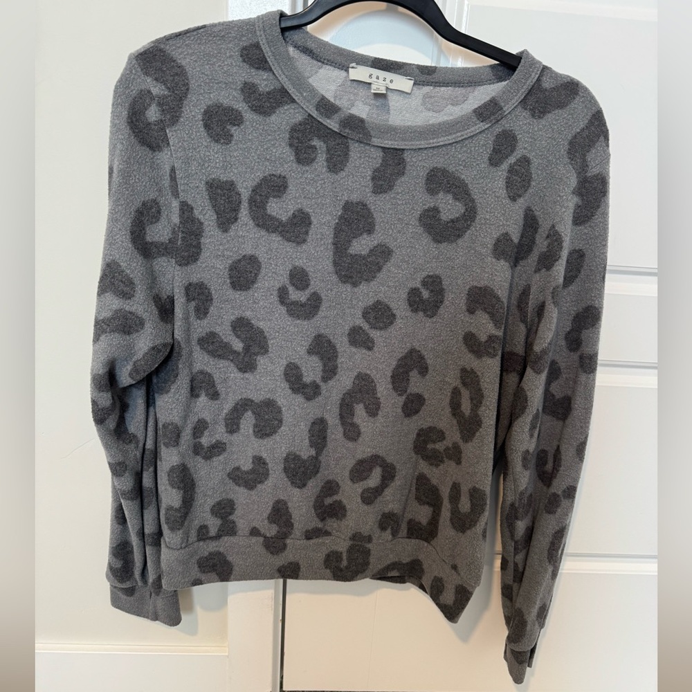Leopard Crewneck lightweight sweater